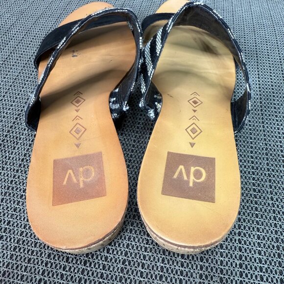 Dv Womens Size 7 Black & White Geometric Design Wedge Sandals Cork Sole - Picture 3 of 8